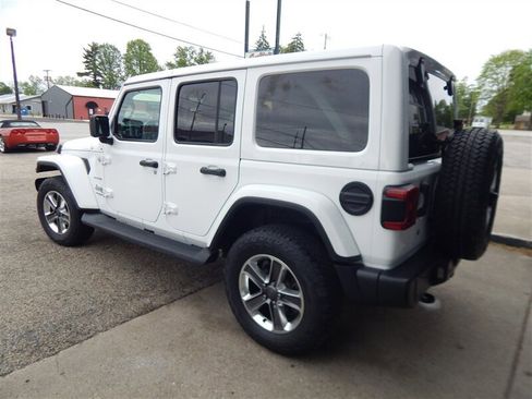 Used 2019 Jeep Wrangler Unlimited Sahara AWD/4WD image 2