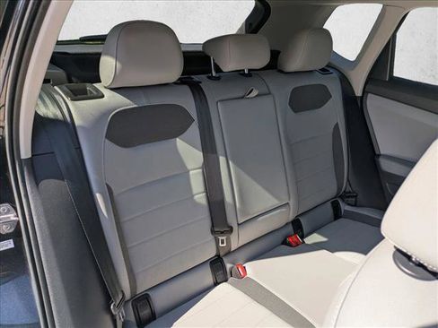 Certified 2024 Volkswagen Taos SE FWD image 19
