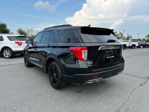Used 2022 Ford Explorer XLT w/ Equipment Group 202A RWD image 4
