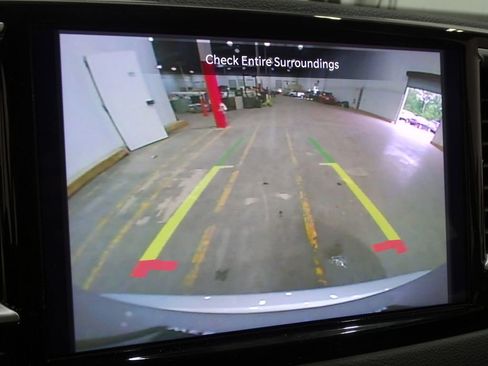 Used 2024 Chrysler Pacifica Touring-L image 8