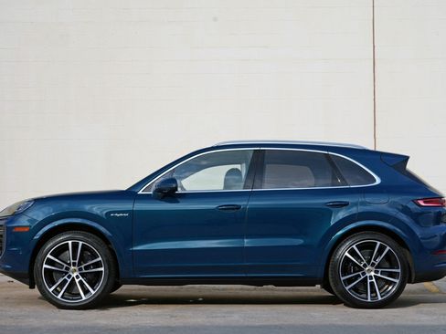 Used 2024 Porsche Cayenne Turbo AWD/4WD image 9