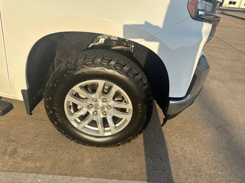 Used 2020 Chevrolet Silverado 1500 LT AWD/4WD image 4