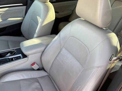 Certified 2019 Nissan Altima 2.5 Platinum image 31