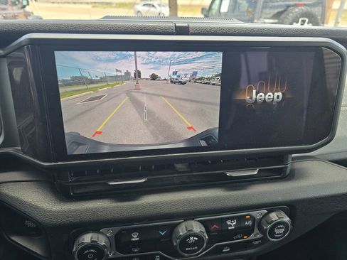 Used 2025 Jeep Gladiator Sport AWD/4WD image 20