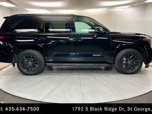 Used 2024 Toyota Sequoia Platinum AWD/4WD image 6