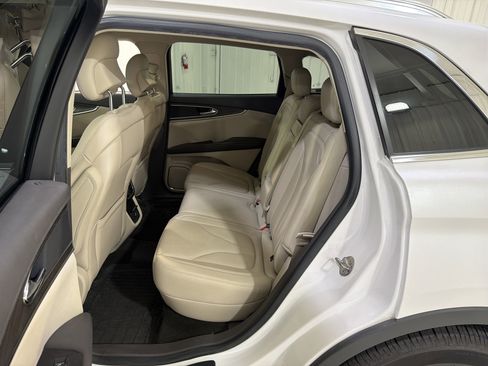 Used 2019 Lincoln Nautilus Select w/ Cargo Utility Package image 11