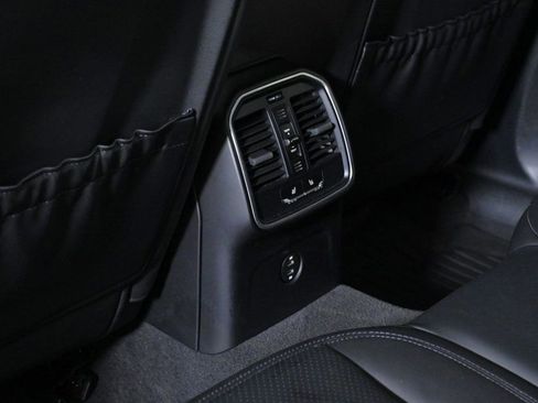 Used 2022 Porsche Macan S image 20