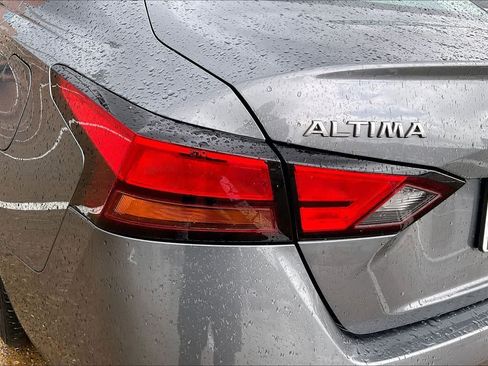 Used 2025 Nissan Altima 2.5 SV image 31