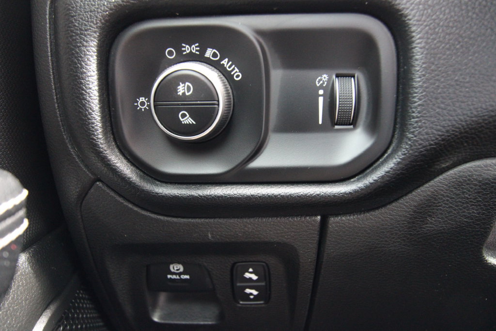 Used 2020 RAM 1500 Sport w/ Level 2 Equipment Goup w/2_L AWD/4WD image 23
