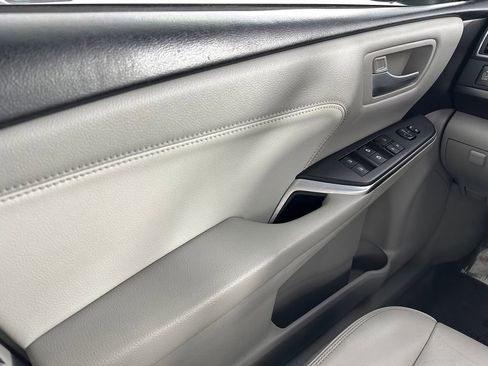Used 2017 Toyota Camry XLE w/ Advanced Technology Package FWD image 34