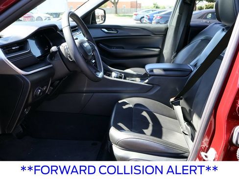 Used 2024 Jeep Grand Cherokee Altitude RWD image 32