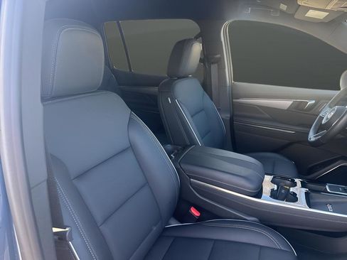 Used 2025 Buick Enclave Preferred image 39