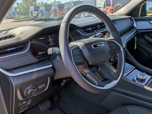 New 2025 Jeep Grand Cherokee Altitude image 15
