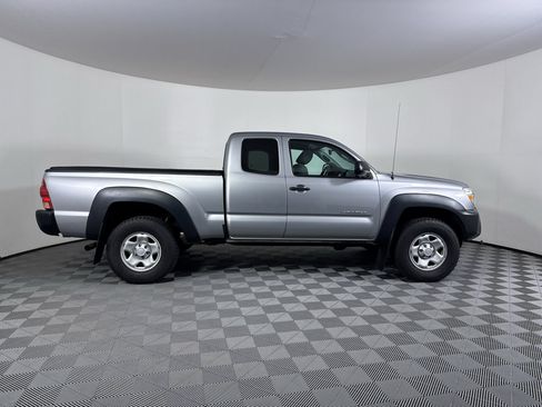 Used 2014 Toyota Tacoma 4x4 Access Cab w/ Convenience Package image 2