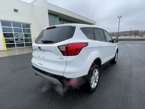 Used 2019 Ford Escape SE image 9