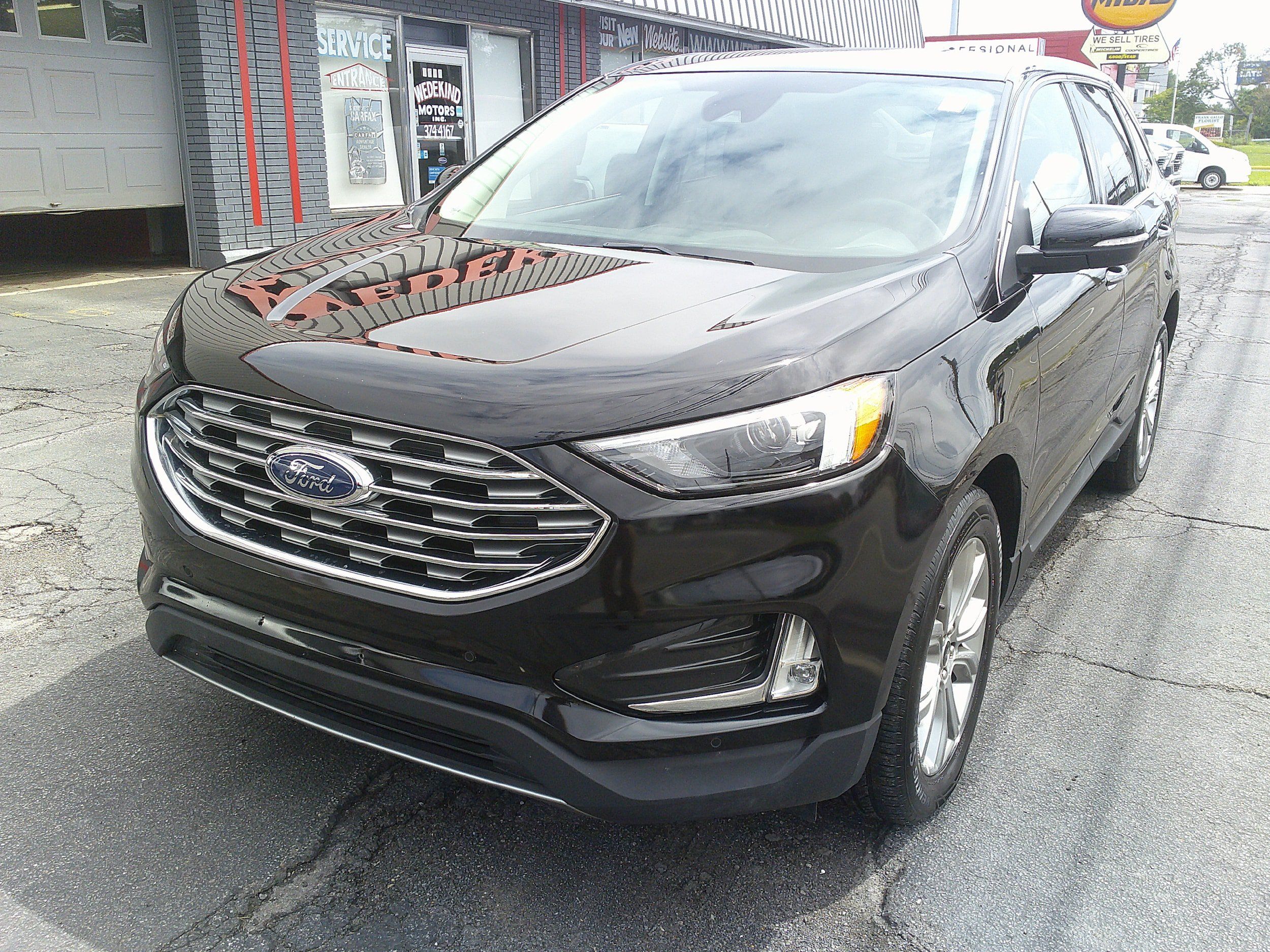 Used 2024 Ford Edge Titanium AWD/4WD image 3