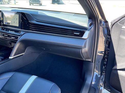 Used 2025 Toyota Camry SE image 15