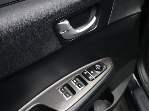 Used 2018 Kia Optima S w/ 18" Alloy Wheels Package image 19