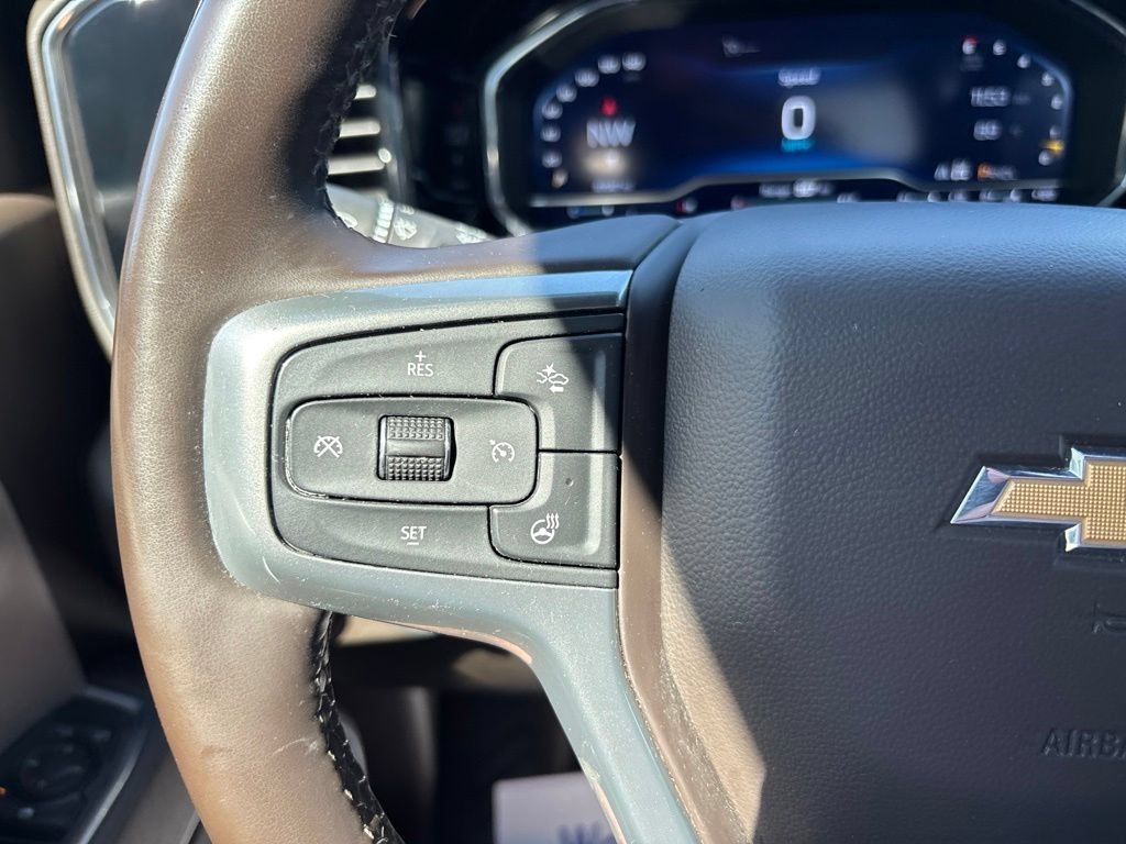 Used 2025 Chevrolet Silverado 1500 LT AWD/4WD image 36