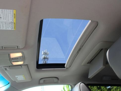 Used 2014 Nissan Quest SL FWD image 16