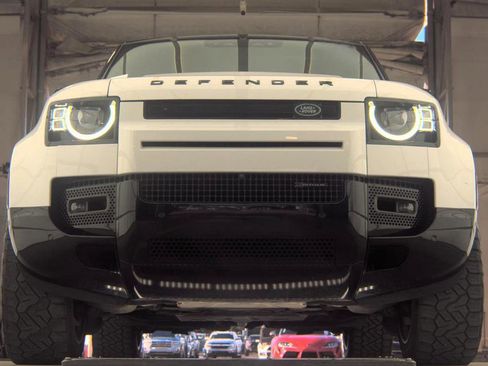 Used 2023 Land Rover Defender 110 X-Dynamic SE AWD/4WD image 4