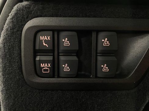 Certified 2025 BMW X7 xDrive40i w/ Premium Package image 9