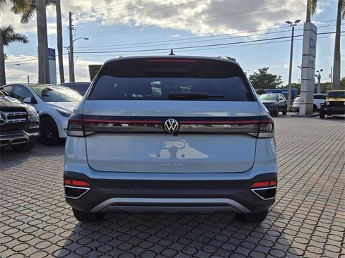 Used 2025 Volkswagen Taos SE w/ Panoramic Sunroof Package image 6