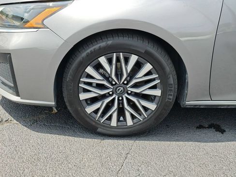 Used 2024 Nissan Altima 2.5 SV FWD image 11