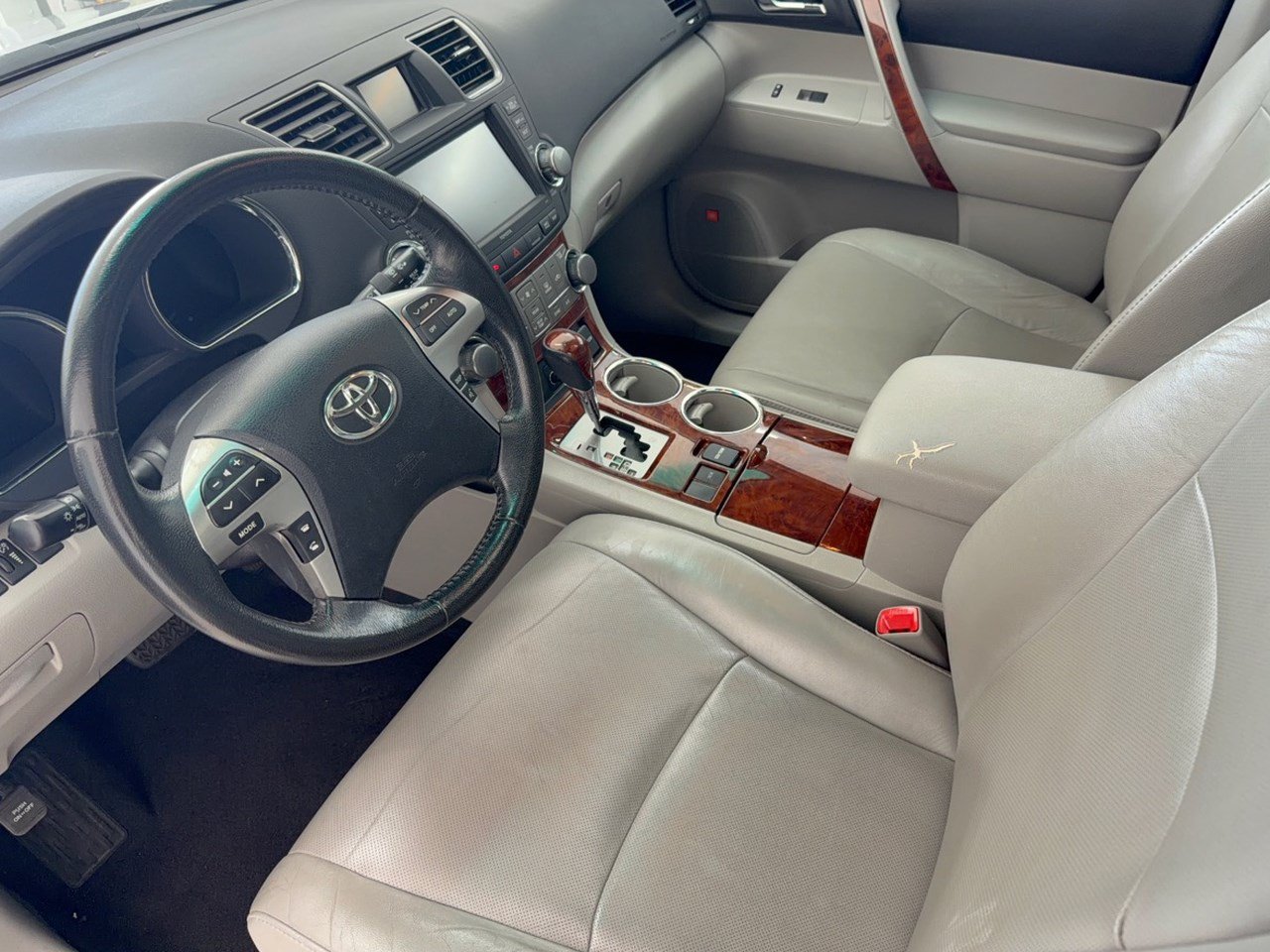 Used 2011 Toyota Highlander Limited w/ Tow Pkg FWD image 4