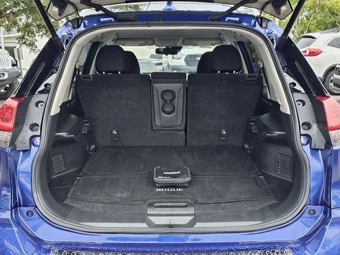 Used 2019 Nissan Rogue SV w/ Premium Package FWD image 9