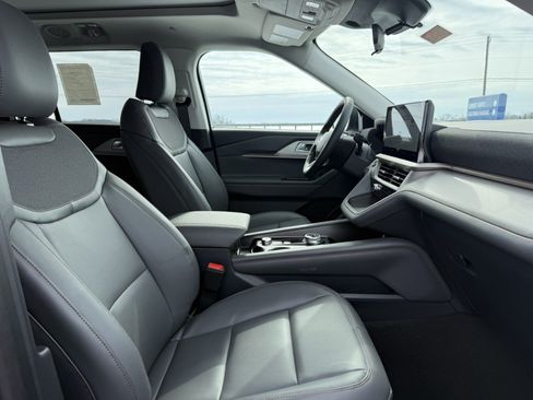 New 2026 Ford Explorer Active w/ Active Comfort Package AWD/4WD image 6