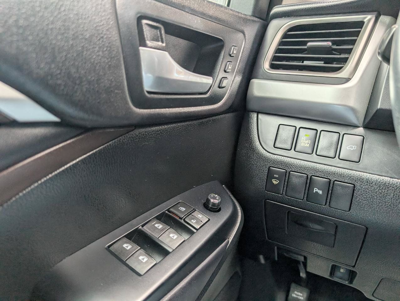 Used 2016 Toyota Highlander Limited FWD image 20
