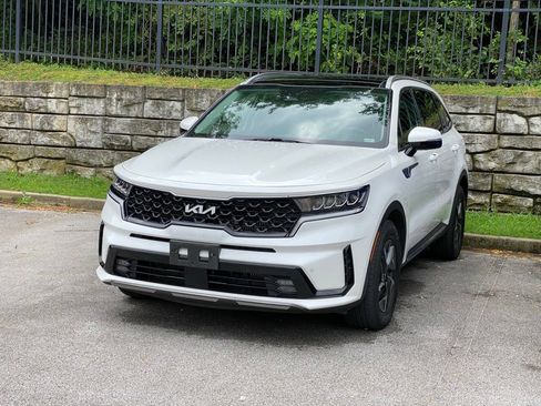 Used 2022 Kia Sorento EX w/ Panoramic Sunroof Package FWD image 3