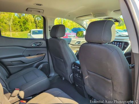 Used 2023 GMC Acadia SLE w/ Driver Convenience Package image 30