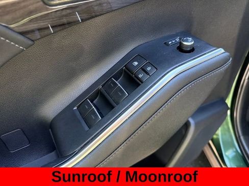 Used 2024 Toyota Highlander Platinum AWD/4WD image 16