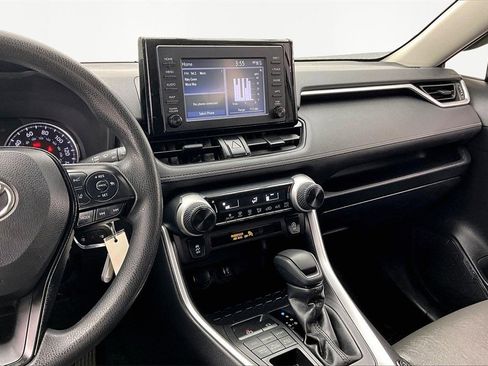 Used 2019 Toyota RAV4 LE image 6