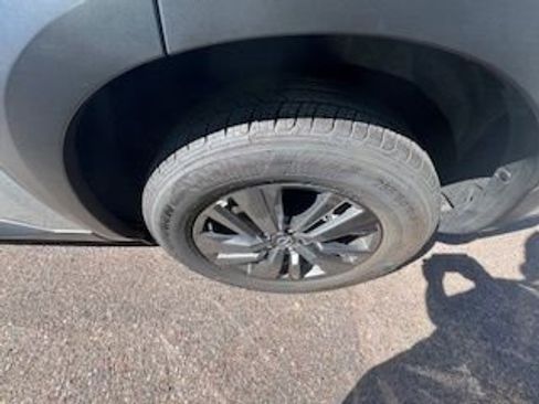 Used 2025 Nissan Pathfinder SV image 12