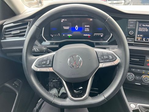 Used 2024 Volkswagen Jetta SE image 15