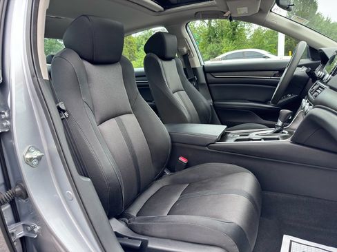 Used 2018 Honda Accord EX image 32