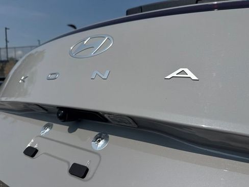 Used 2024 Hyundai Kona Limited AWD/4WD image 12