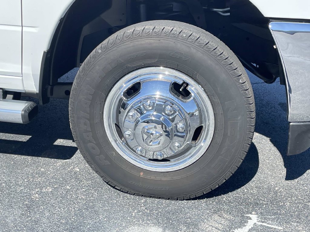 Used 2022 RAM 3500 Tradesman w/ Chrome Appearance Group AWD/4WD image 31