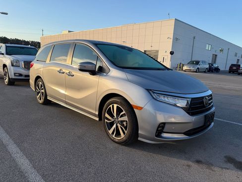 Used 2024 Honda Odyssey Touring image 4