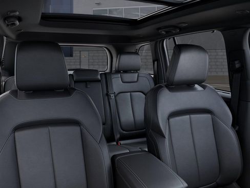 New 2026 Jeep Grand Cherokee Limited w/ Luxury Tech Group II RWD image 26