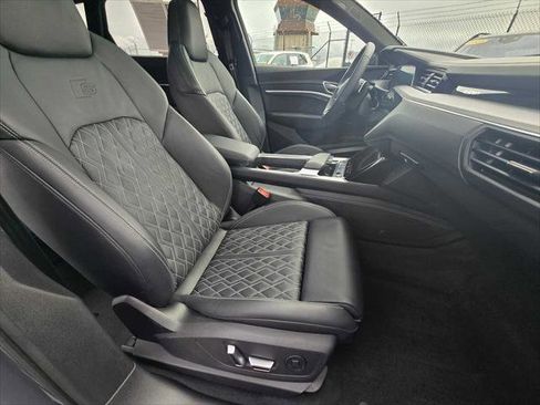 Used 2024 Audi SQ8 e-tron Premium Plus AWD/4WD image 10