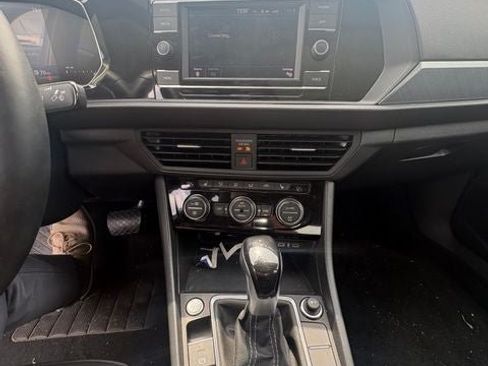Used 2024 Volkswagen Jetta SE w/ Panoramic Sunroof Package FWD image 15