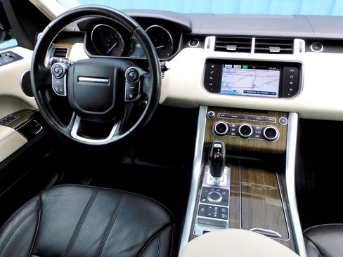 Used 2016 Land Rover Range Rover Sport HSE image 10