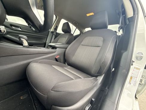 Used 2024 Nissan Altima 2.5 SV image 11