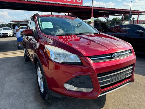 Used 2016 Ford Escape SE w/ Equipment Group 201A image 4