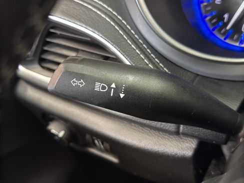Used 2025 Chrysler Pacifica Limited FWD image 26