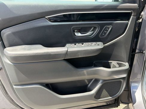Used 2025 Honda Pilot EX-L image 14
